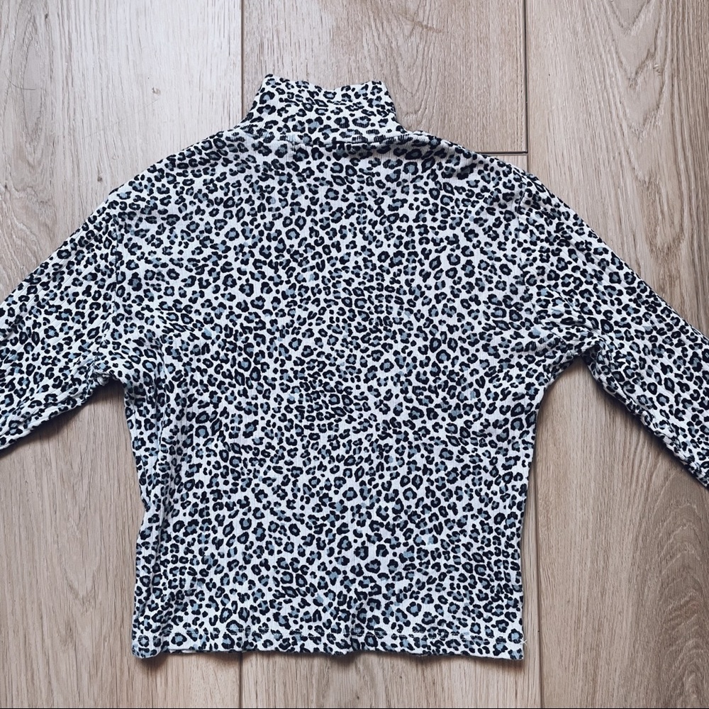 Brandy Melville Daniela Turtleneck top, one size!